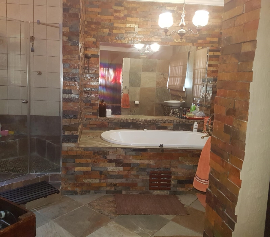 5 Bedroom Property for Sale in Mooinooi North West